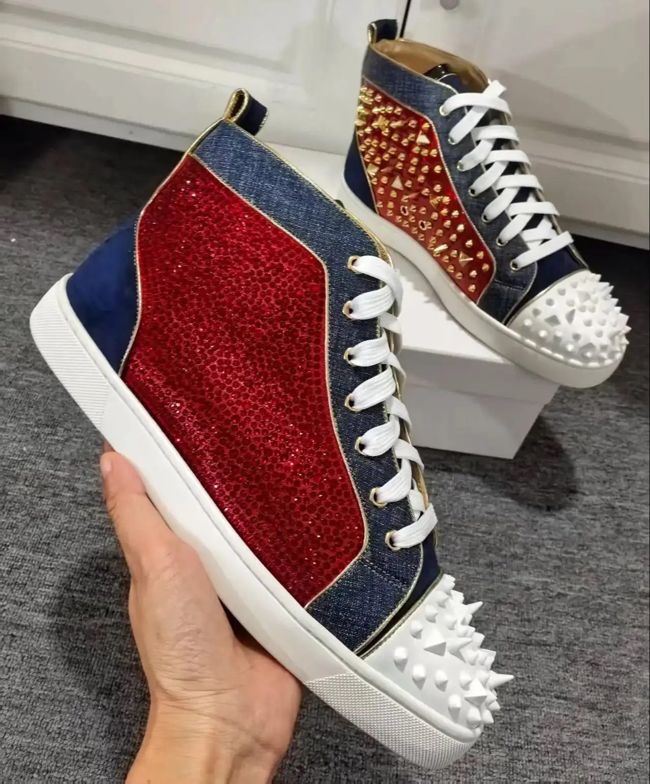 Men Shoes Red Bottom - Красные стразы, золотые металлические заклепки, мужская
